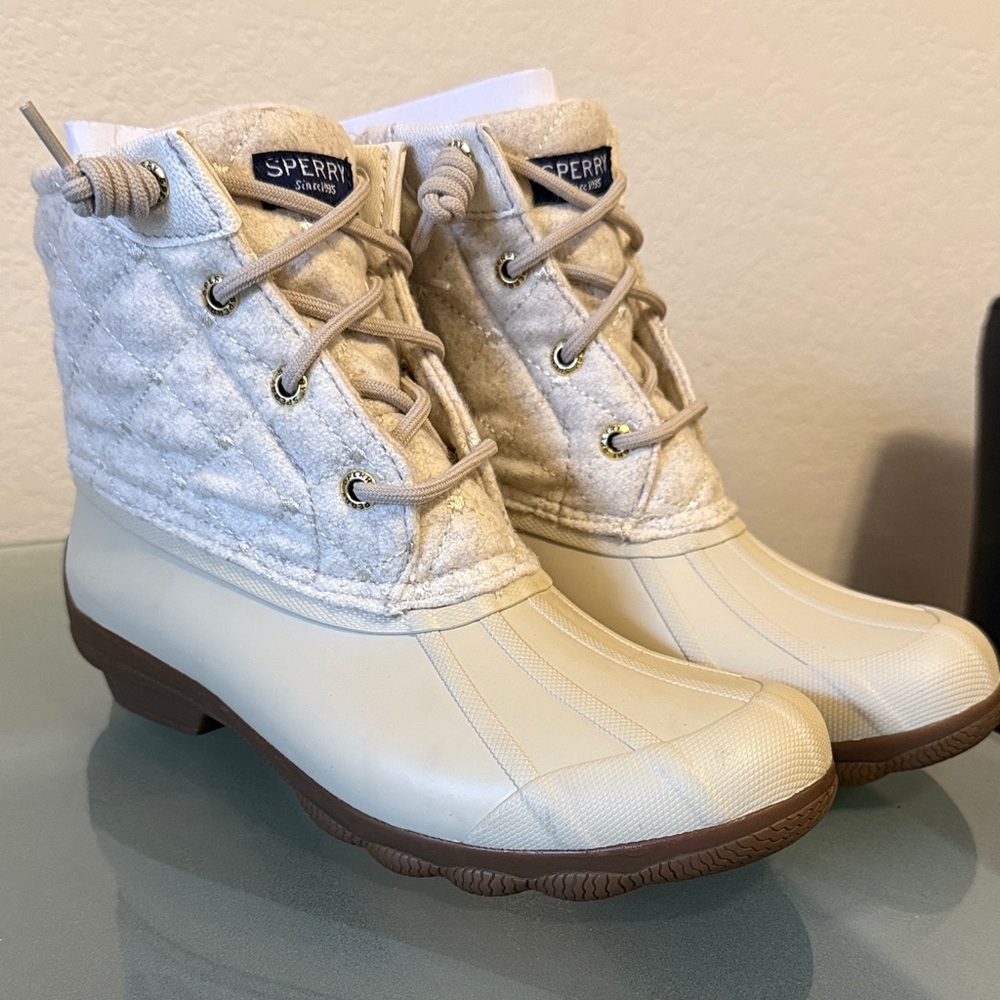 Sperry Women's Beige and Light Cream Quilted Boots